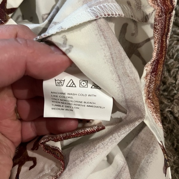 NWT Wrangler Western Shirt Women’s Medium  White/Red Horses Long Sleeve - Picture 8 of 8